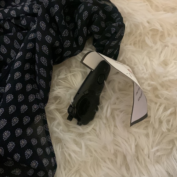 Micheal Kors off the shoulder ruffled dress. - Picture 5 of 6